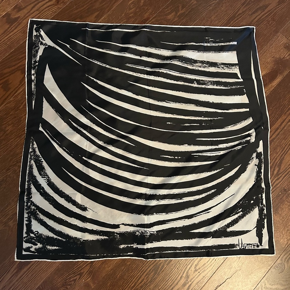 Vintage Vera  Black and White Scarf